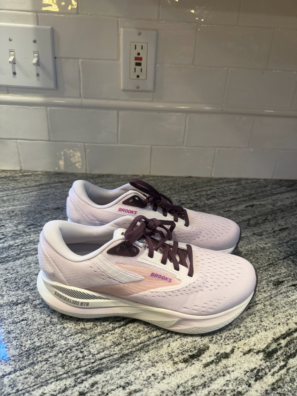 Women’s Brooks Adrenaline 24 Size 7